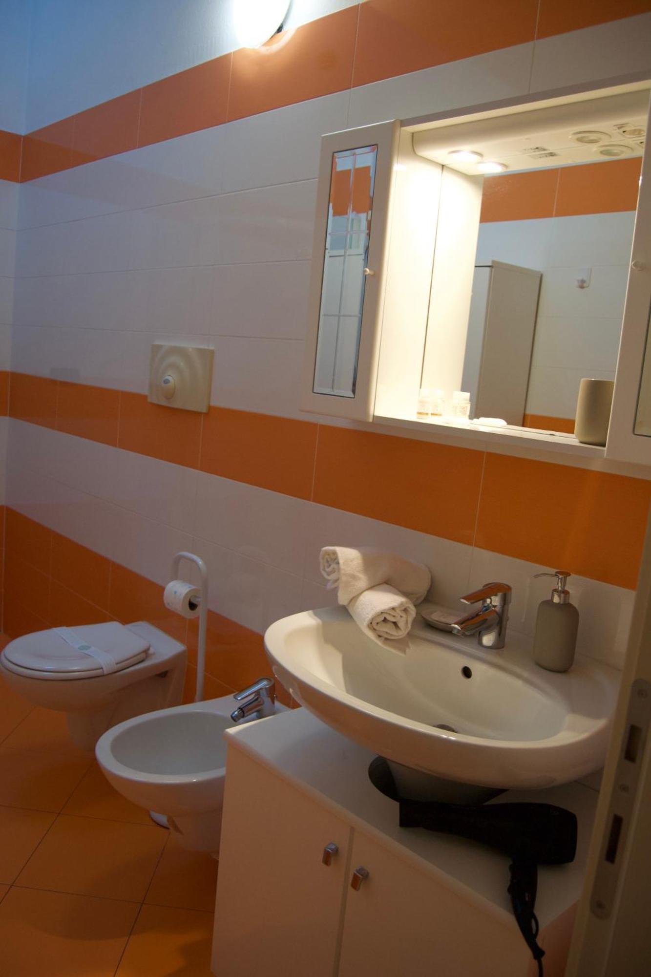 Casa Viola, Deliziosa Mansarda In Centro Storico Apartment โมดินา ภายนอก รูปภาพ