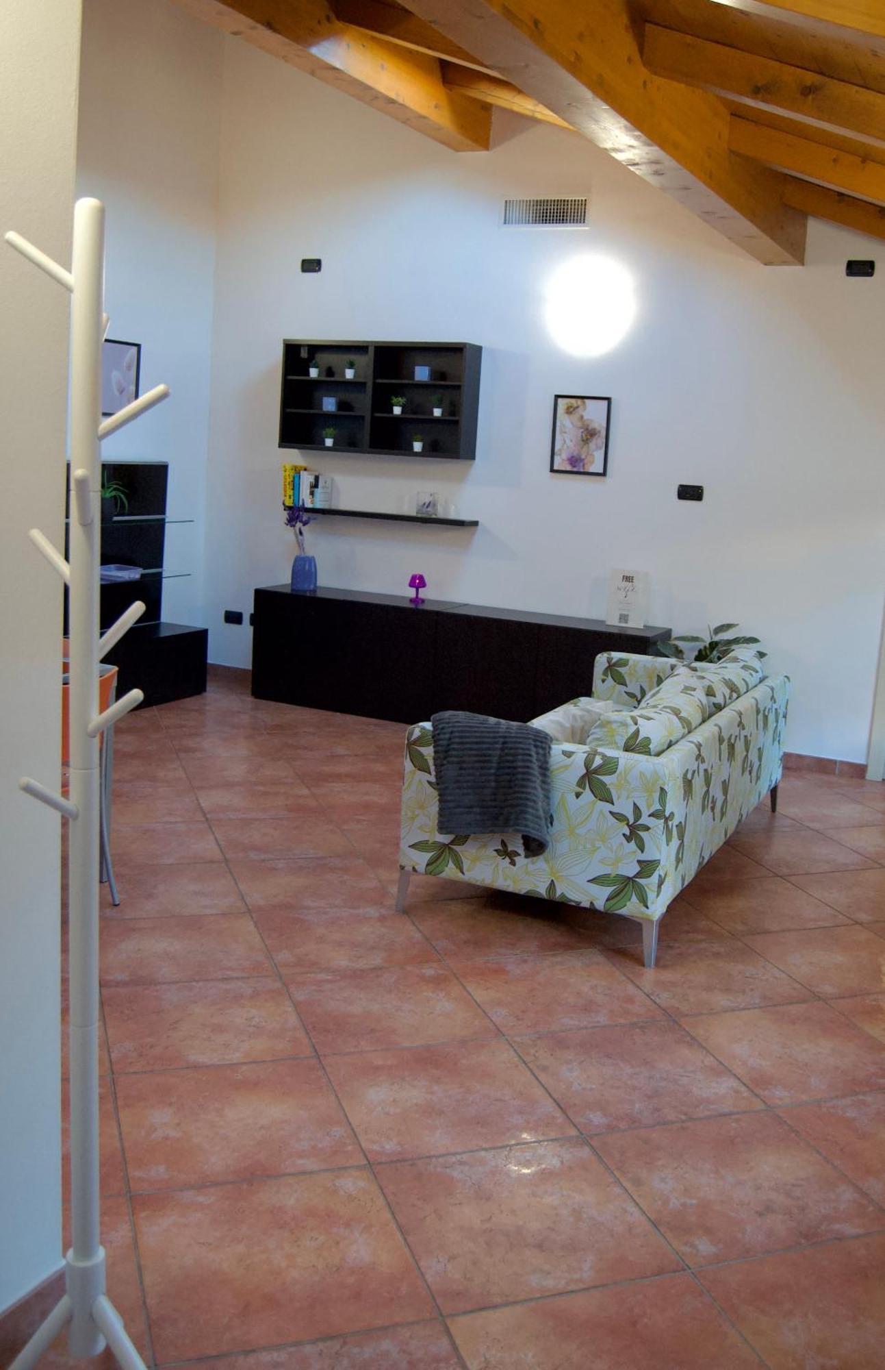 Casa Viola, Deliziosa Mansarda In Centro Storico Apartment โมดินา ภายนอก รูปภาพ